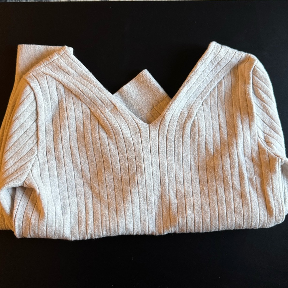 Abercrombie & Fitch Cream Ribbed V-Neck Sweater